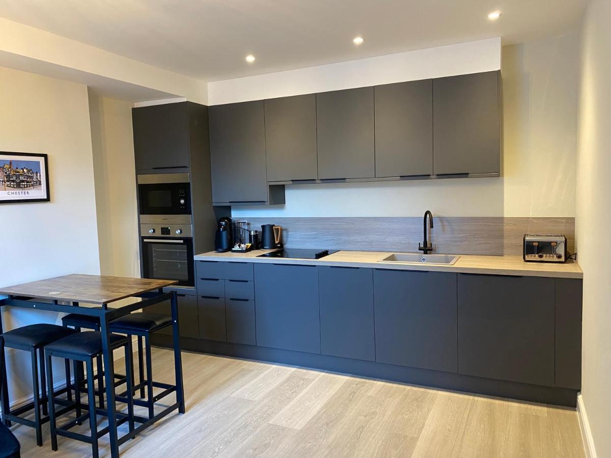 Row51 Apartment Chester Bagian luar foto