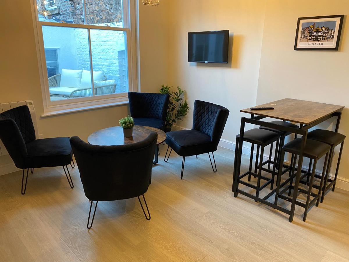 Row51 Apartment Chester Bagian luar foto